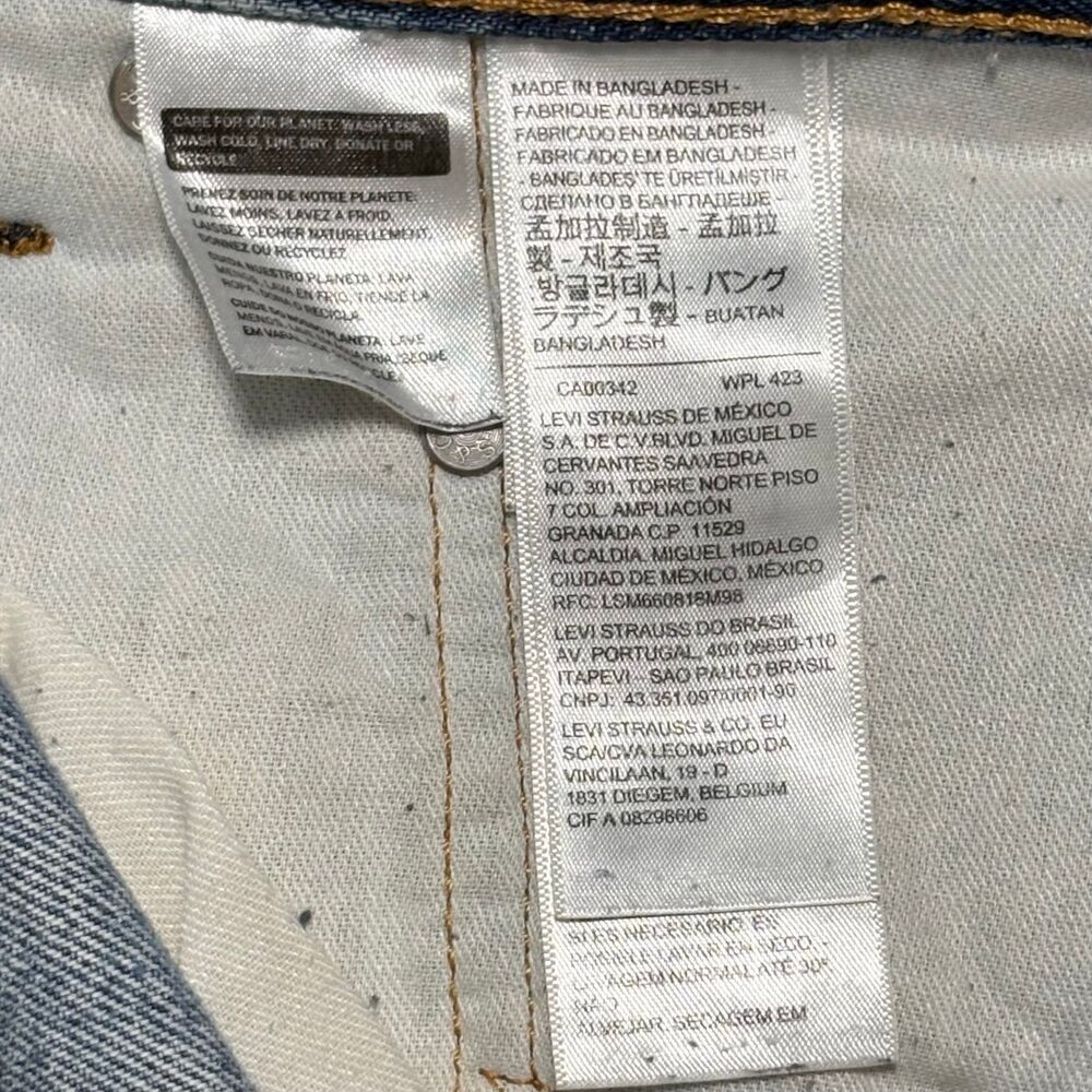 Levi's 550 '92 Early 2010s Reissue Light Wash Distressed Jeans 34x32 - Picture 7 of 11